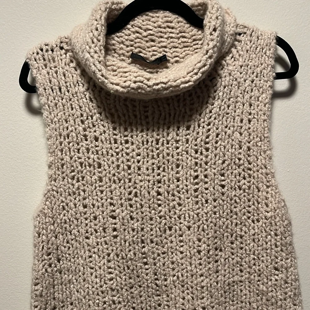 DONNA KARAN Cashmere Open Weave Turtleneck Sleeveless Sweater, Beige,Size Medium - Picture 2 of 9